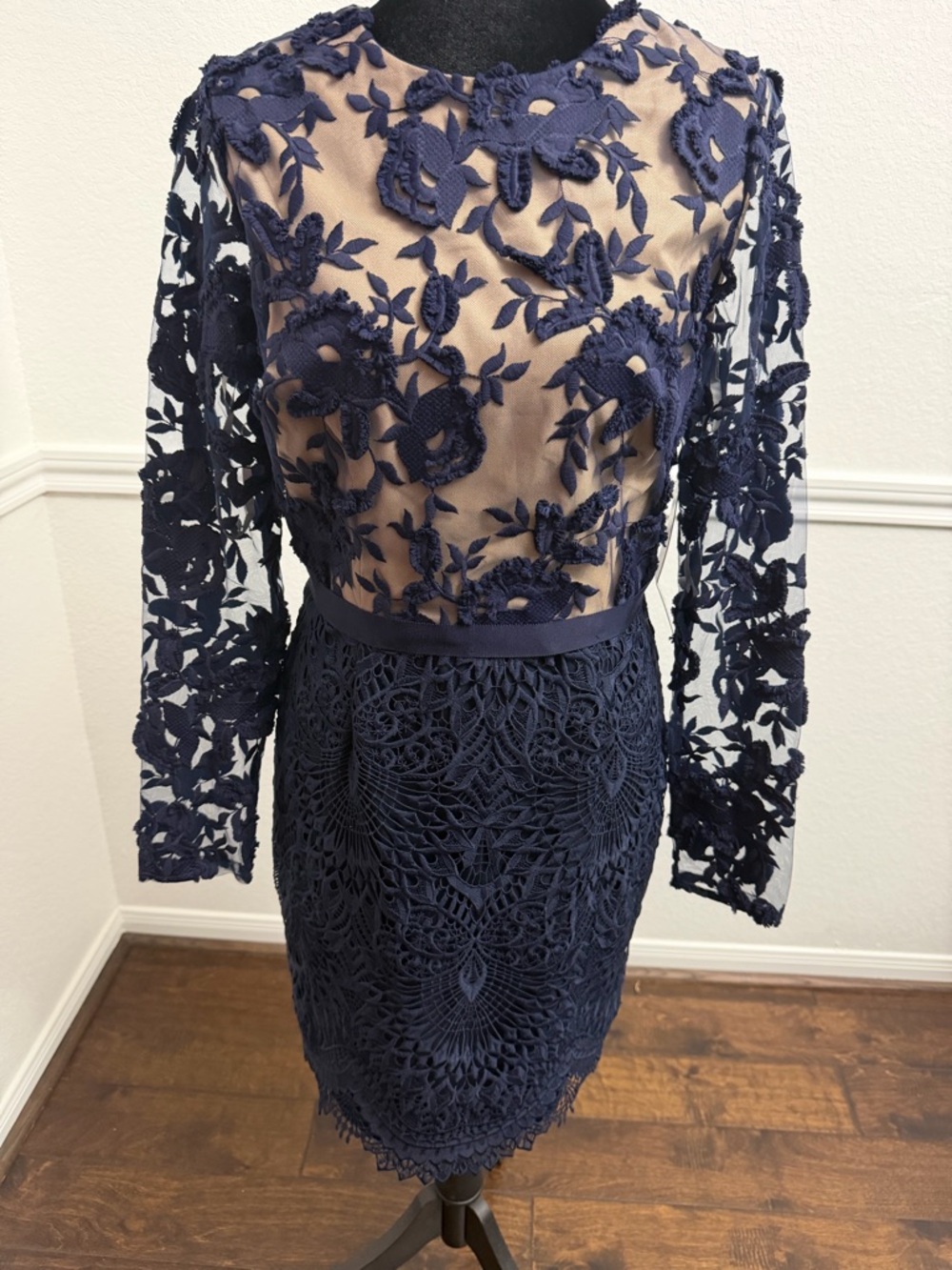 ML Monique Lhuillier Navy Lace Evening Dress
